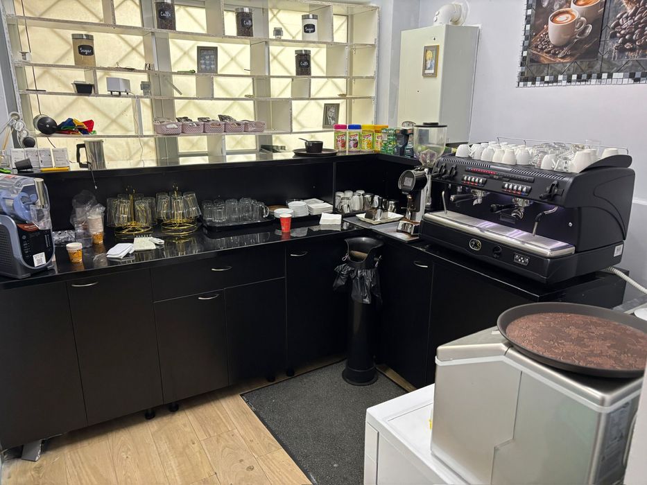 Vand Mobilier/Mese/Scaune/ sau preluare Spatiu