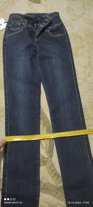 Продам обсалютно новые джинсы.