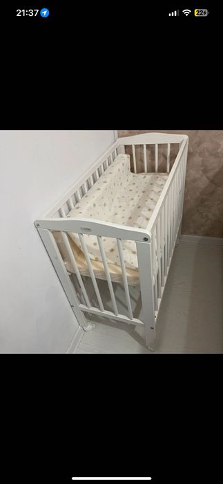 Pat de bebelusi de lemn