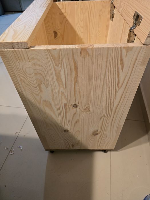 Lada pentru depozitat si transport diferite lucruri