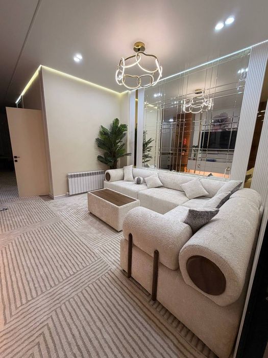 Продаётся 2-комнатная квартира в 4-ком  планировке Бузбазар /м.БИЮ