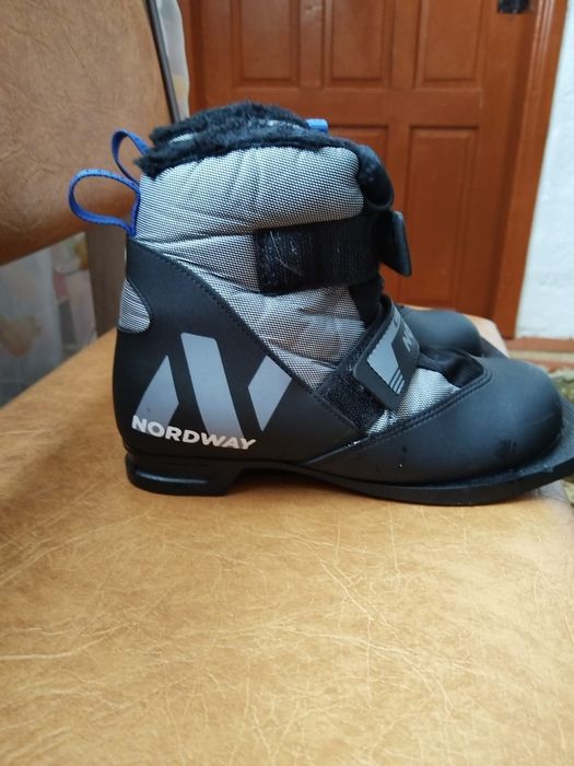 Продам лыжи децкие