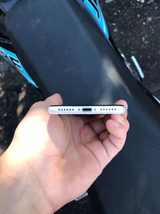 продам айфон се