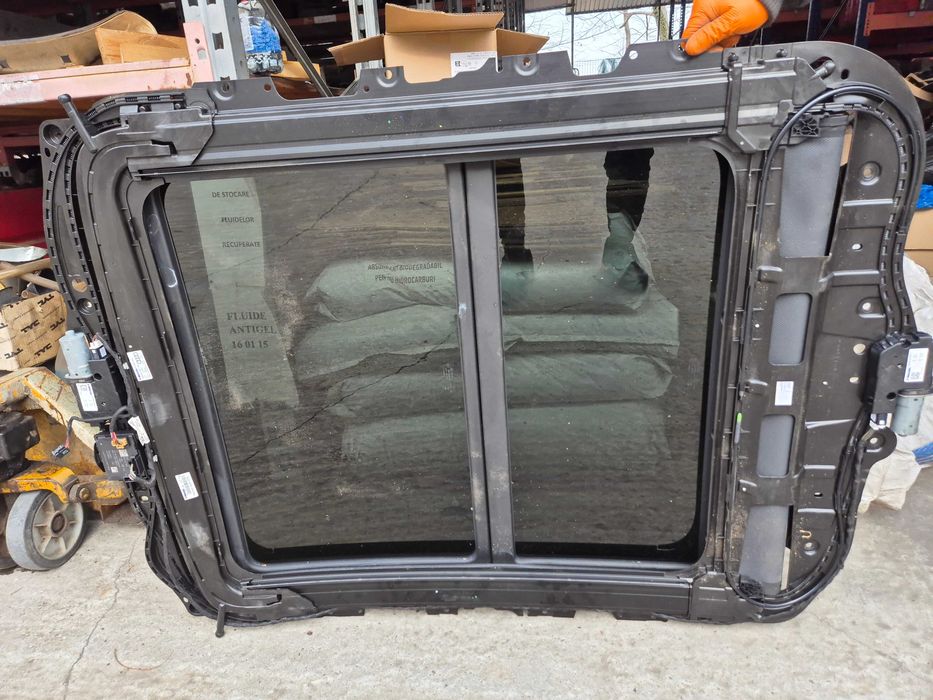 Trapa panoramic Audi Q8 4M8877041