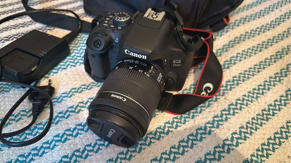 фотокамера Canon 750D
