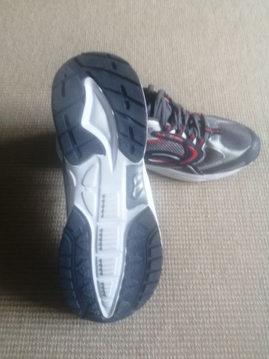 Мъжки маратонки нови, номер 43.