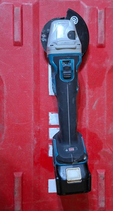 Makita DGA 506 шлайф