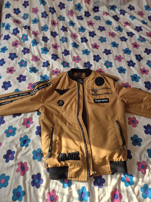 Geaca bomber Supreme inspired de primăvară