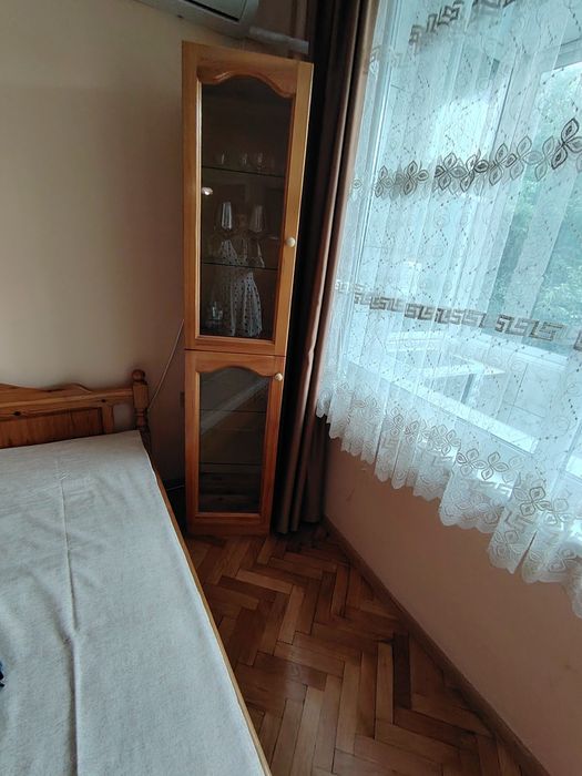 Витрина от естествено дърво