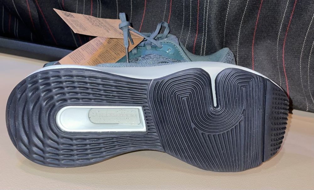 Nike Performance  Versair