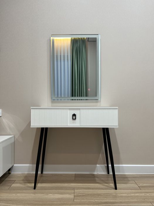 Косметический стол