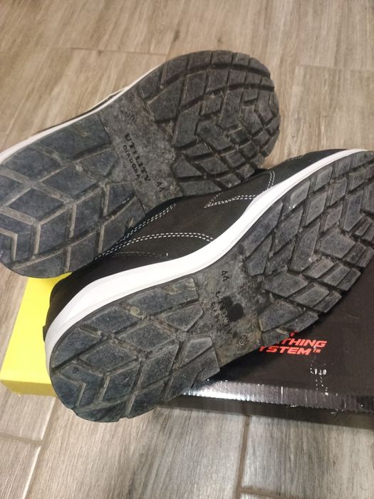 Diadora работни обувки 44