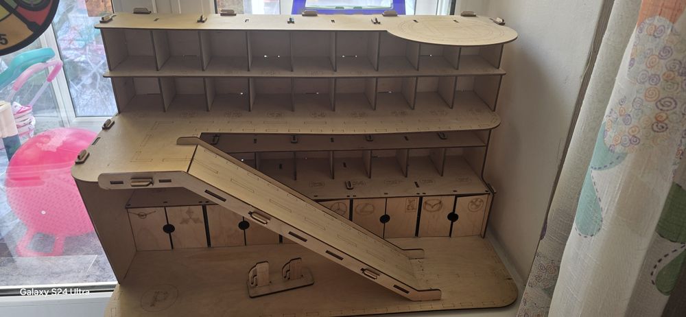 Паркинг гараж для машинок