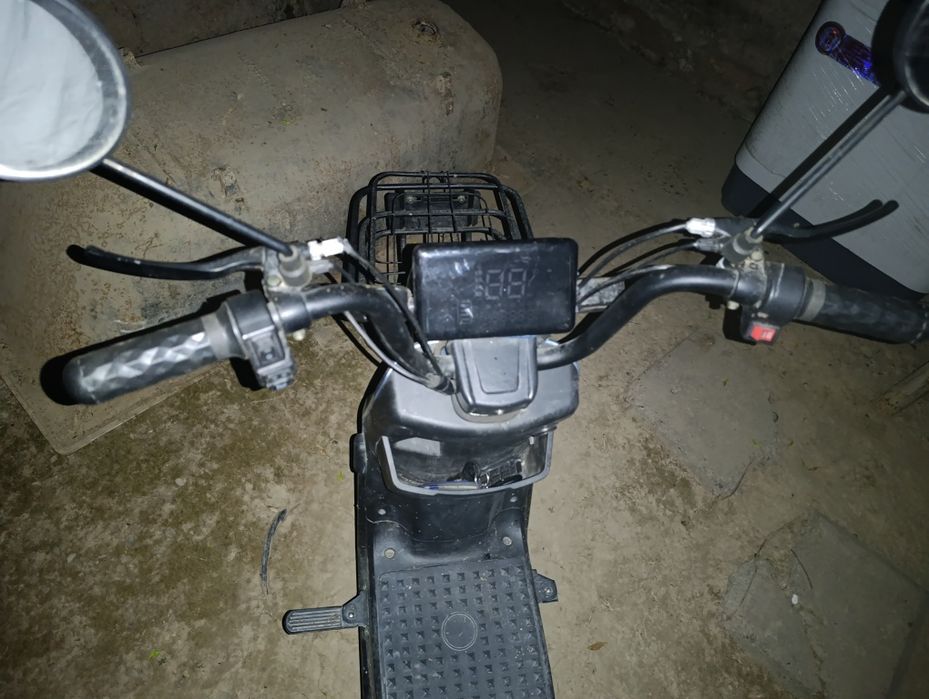 Skuter mini bor sotiladi