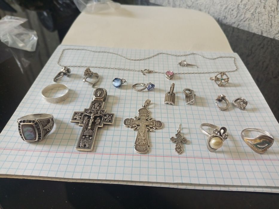 Продам 925 серебряные изделия.