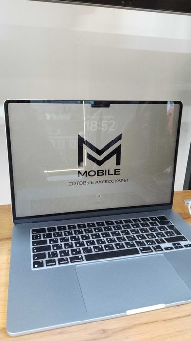 Макбук Apple серебро