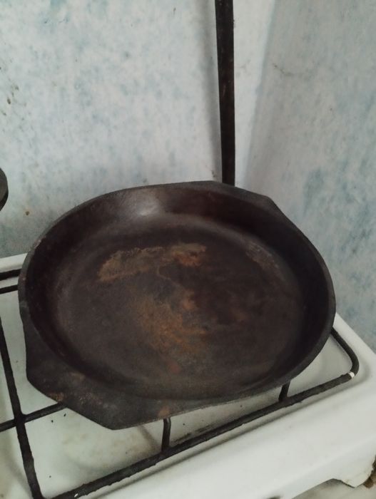 Чугунный сковородка