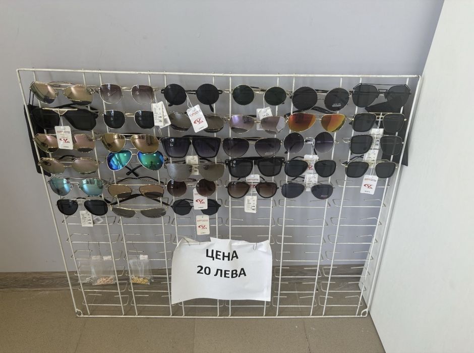 Стенна стойка за очила