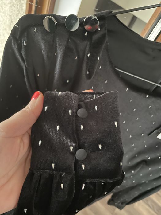 Vand rochita noua guess