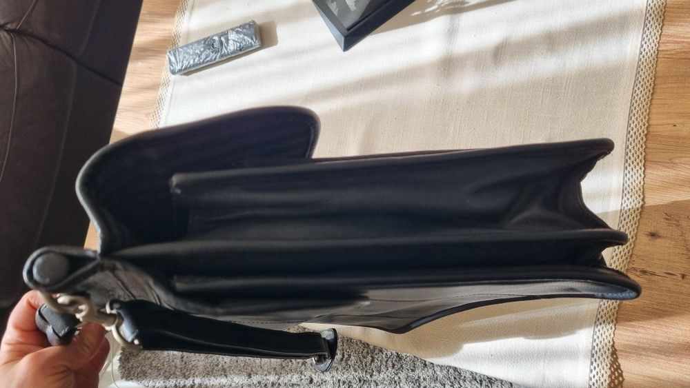 Черна кожена чанта за документи, лаптоп