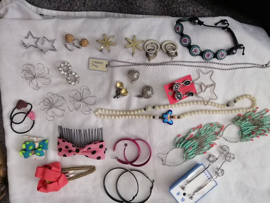 Бижута, обеци, гривни