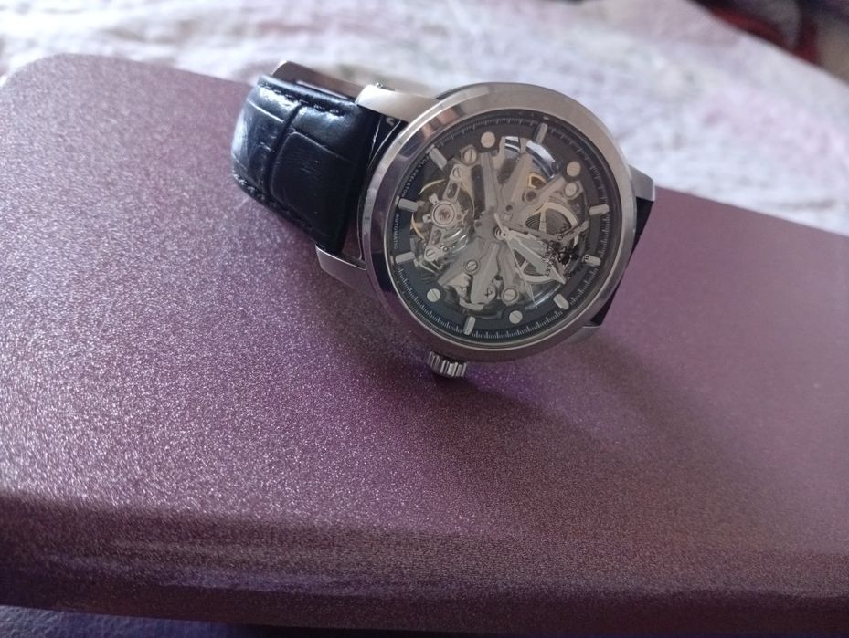 Продам часы срочно