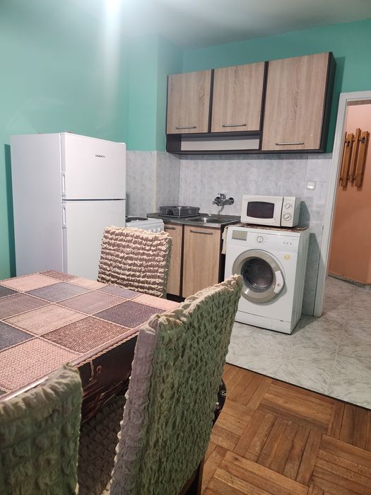 Двустаен апартамент до Спортна зала