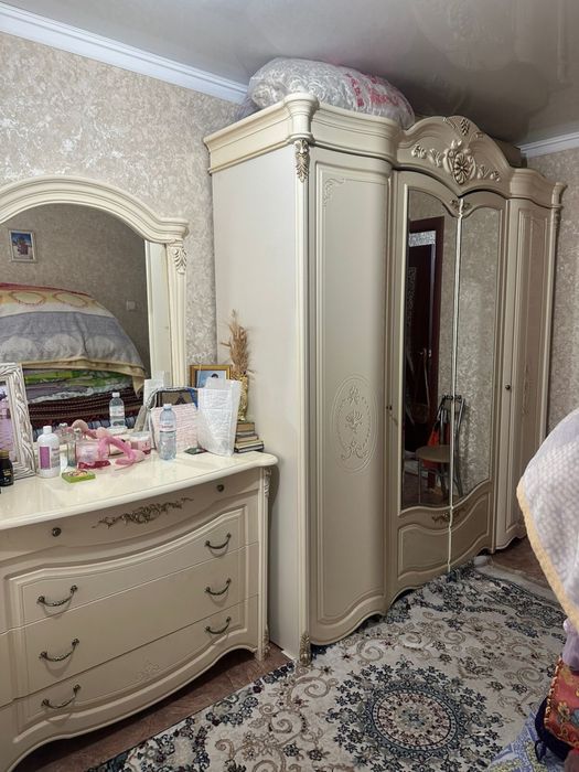 Спальный гарнитур и ковер 2*4 бу