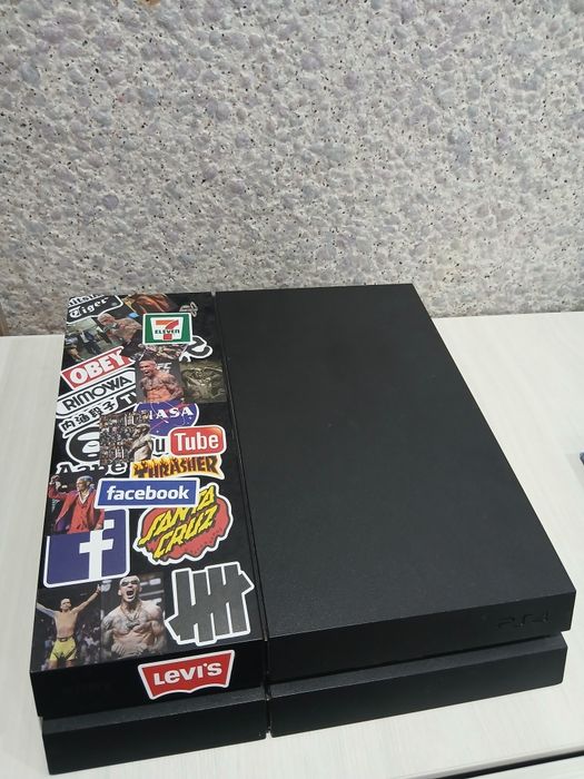 Продам playstation 4 fat