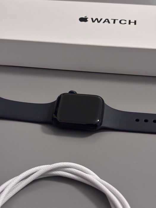 Apple Watch SE (2025), GPS, Carcasa Midnight Aluminium 40mm, Midnight Sport Band - S/M