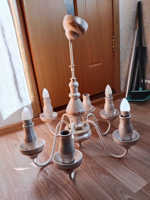 Продам люстру подвесную