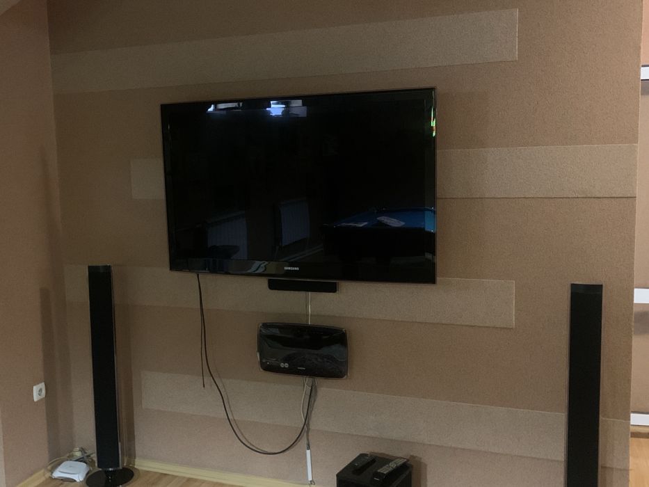 Б/У ТВ Samsung 55 дюймов с проблемами экрана (полосы)