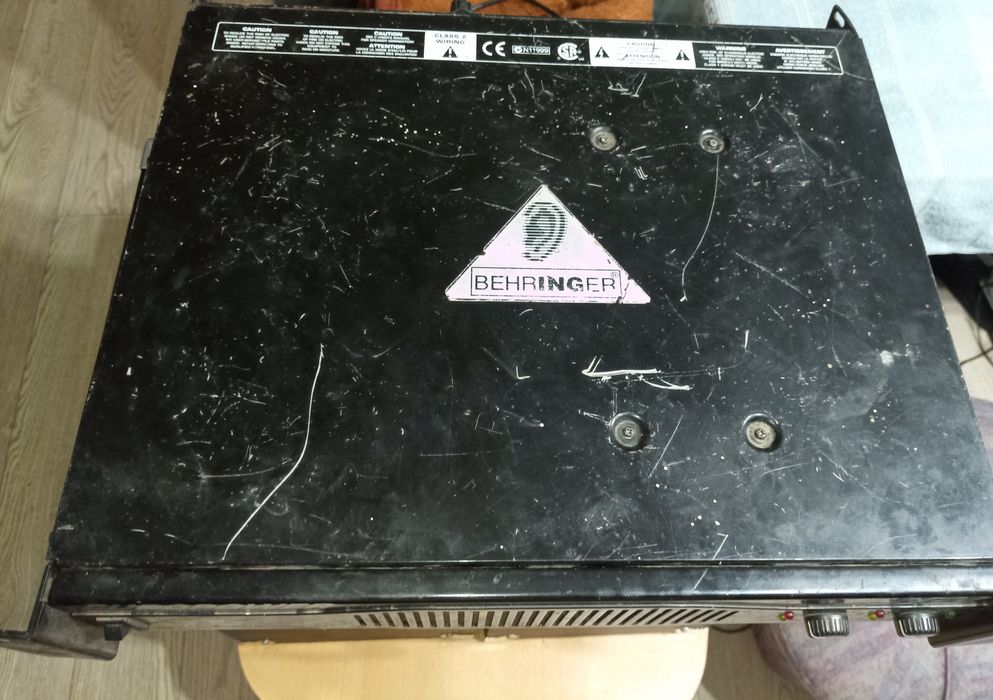 Behringer EP 2500 amplificator statie