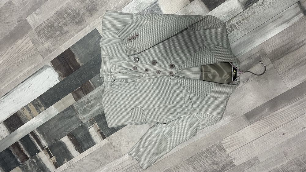 Костюм - тройка для мальчика 3-4 лет