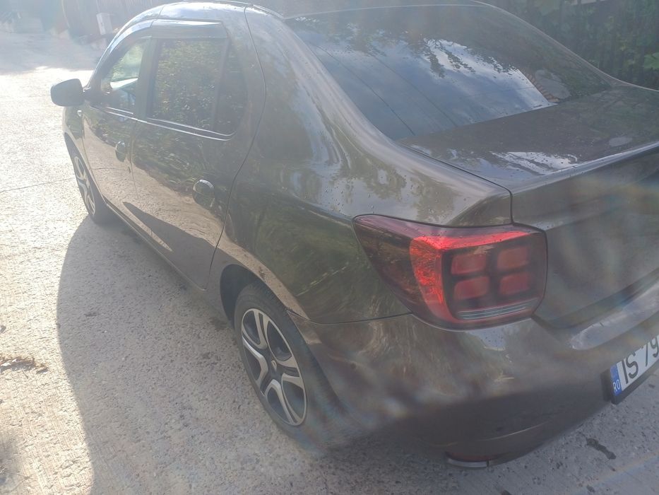 Vând Dacia Logan