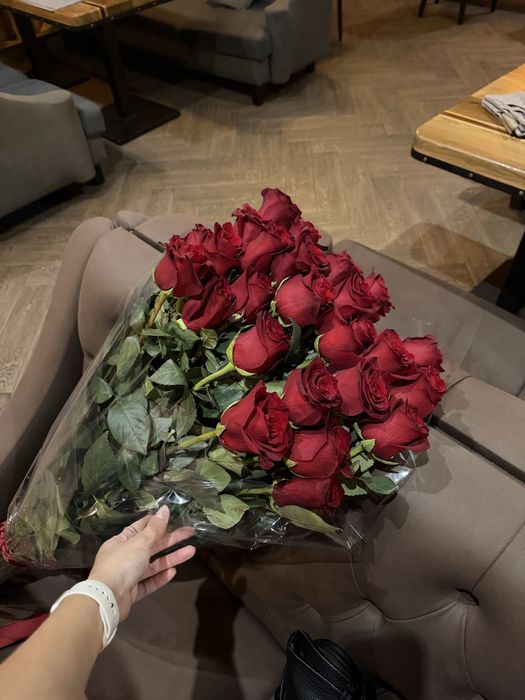 25 роз метровые.