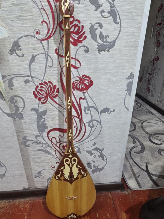 Продам домбыру. Любительскую.