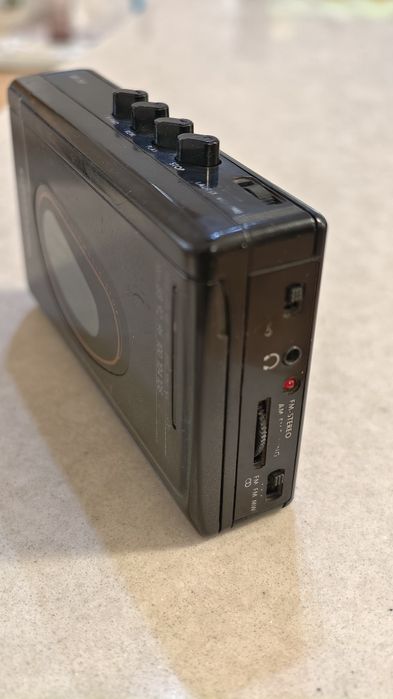 Walkman Grundig cu radio