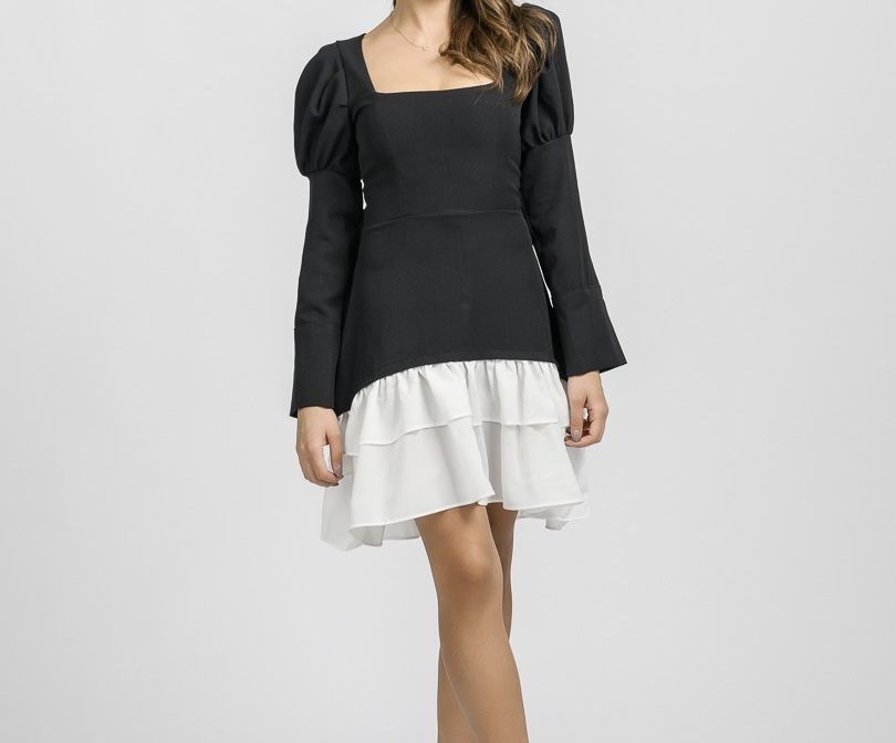 Къса рокля с буфан ръкави