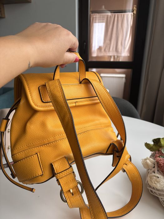 Жълта раничка Love Mouschino