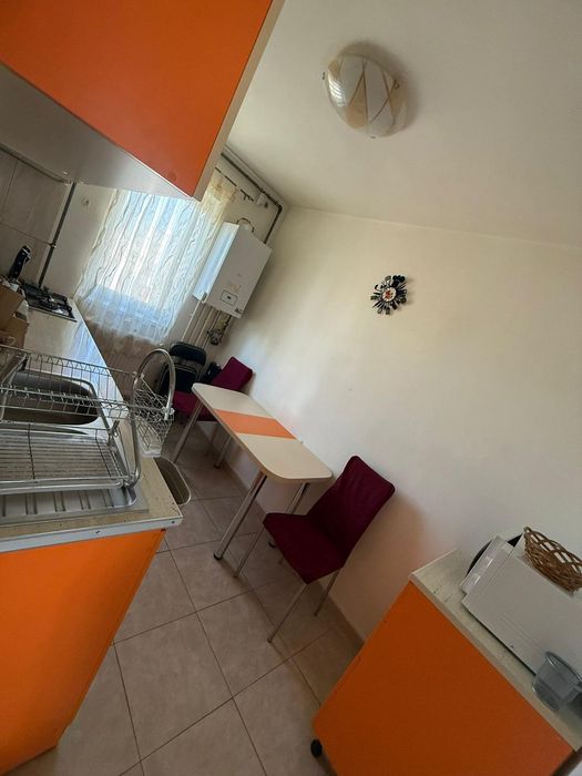 Inchiriez apartament 2 camere decomandat