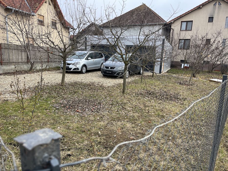 Vand spatiu comercial cu 3arii de teren