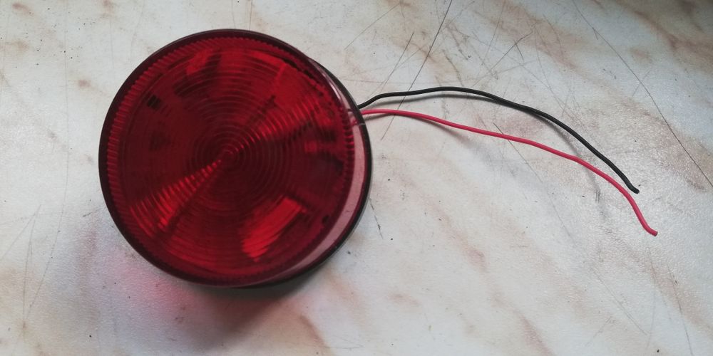 Мигаща стоп светлина.