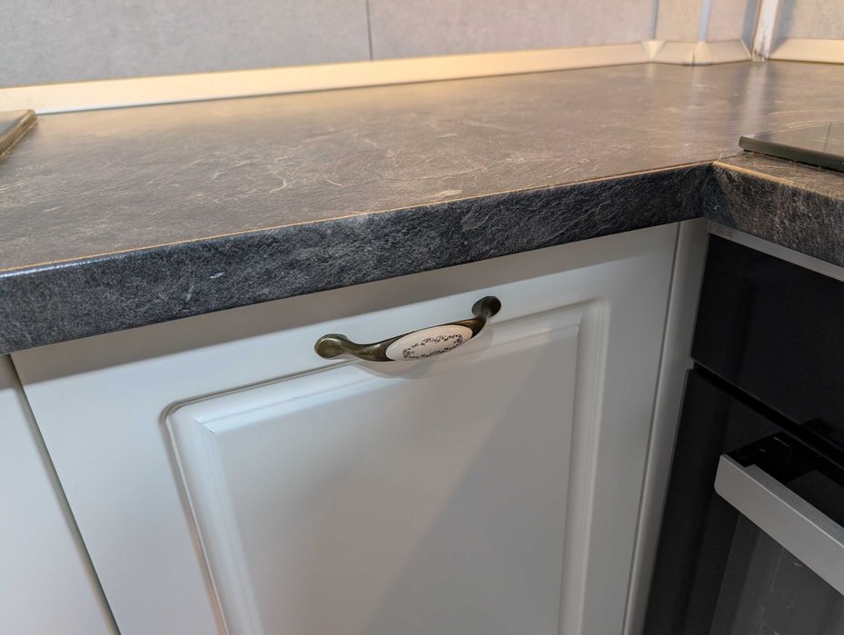 Bucătărie completă MDF alb, formă L 300 cm + electrocasnice Beko