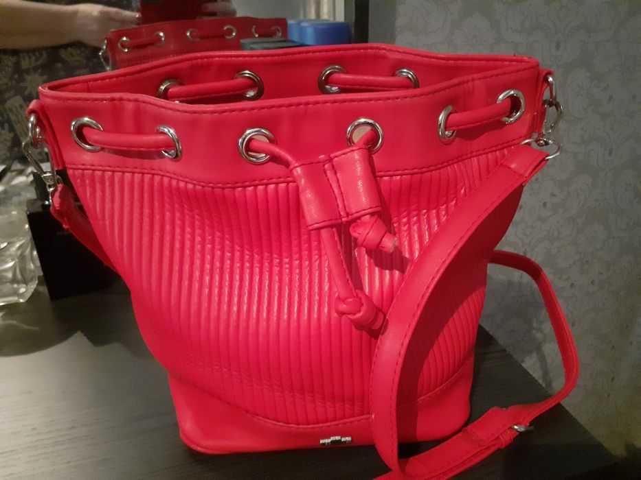 Сумка среднего размера