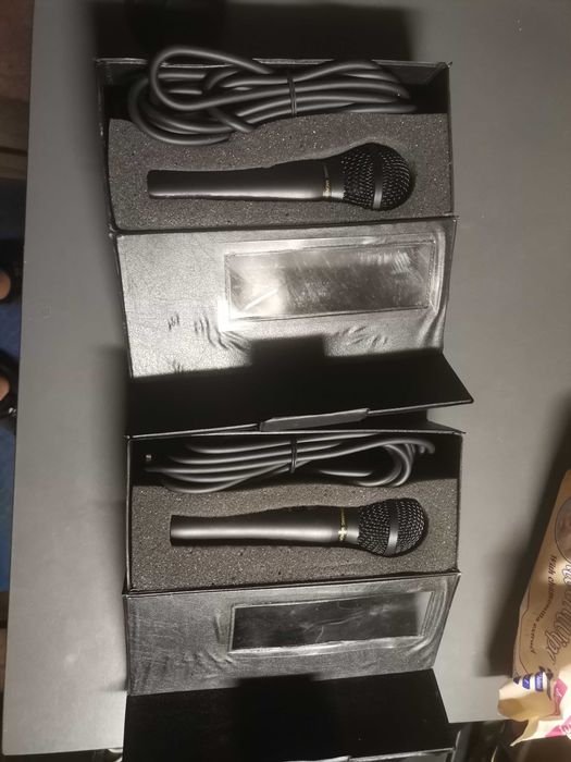 Два броя микрофони