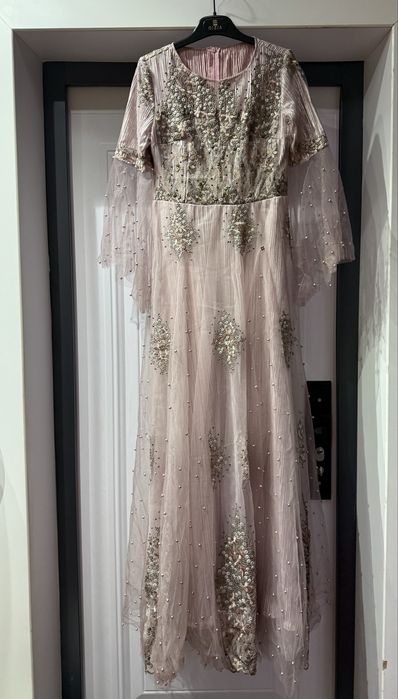 Nejniy ko’ylak qimmat matodan tikilgan