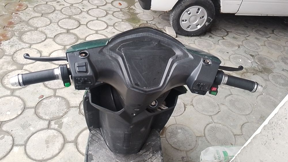 Skuter sotiladi yaxshi narx