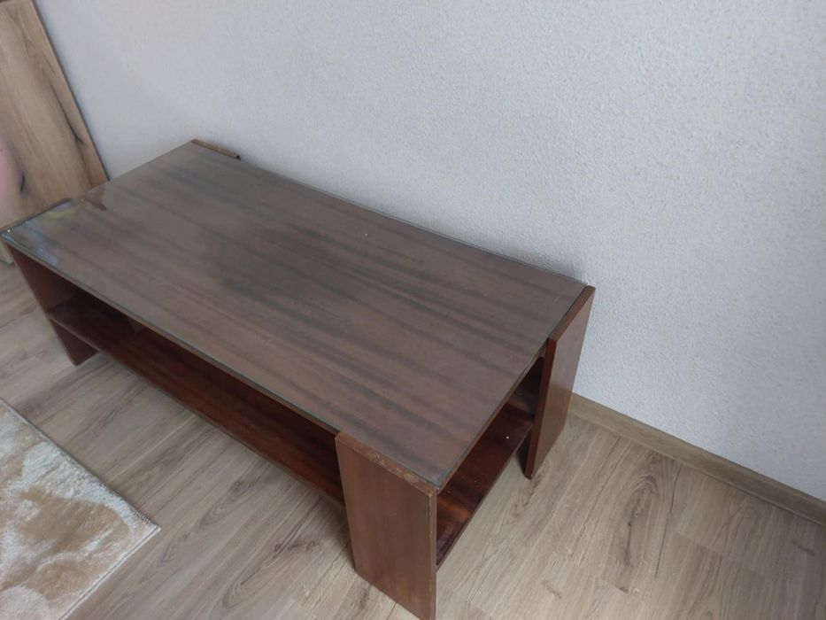 Продавам холна маса