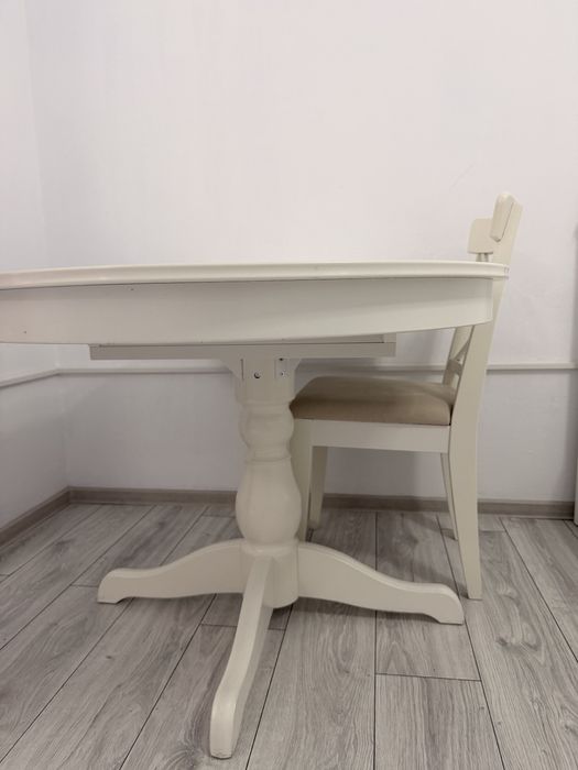 Masa Ikea extensibila + 2 scaune tapițate